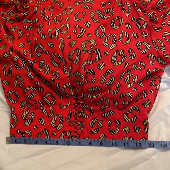 Signatures Long sleeve v-neck crop top- size small - Picture 10 of 11